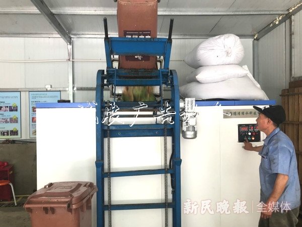 垃圾分類(lèi)丨松江亭北居黨建宣傳欄民區(qū)：濕垃圾變廢水當(dāng)天