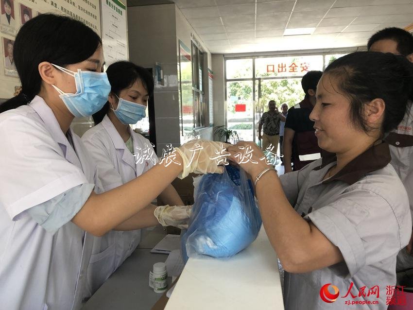 市民領取漂白粉