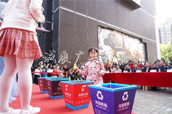 送便民服務，學垃圾分宣傳欄廠家類！九里亭街道讓“創(chuàng)全