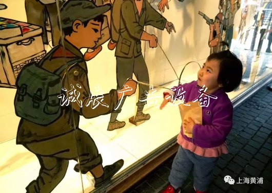 燈箱連環(huán)畫亮相田子廣告燈箱多少錢一個(gè)坊！展現(xiàn)上海弄堂年味