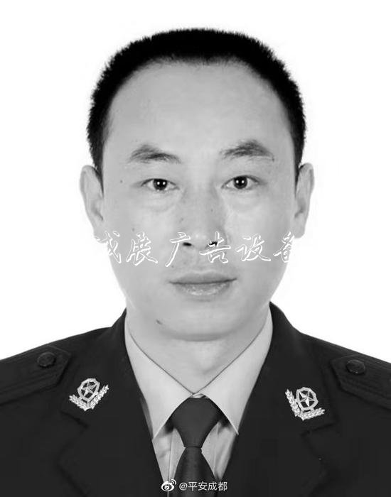 哀悼！抗洪救災(zāi)犧牲輔路燈燈箱警羅永紅遺體告別儀式舉行