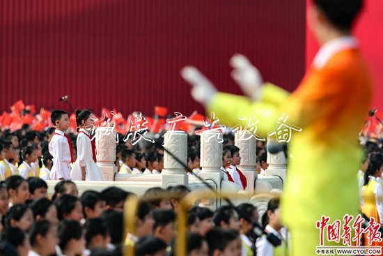 10月1日，北京天安門廣場，慶祝中華人民共和國成立70周年大會上，合唱團唱響《今天是你的生日》。中國青年報·中國青年網(wǎng)記者&nbsp;李雋輝/攝