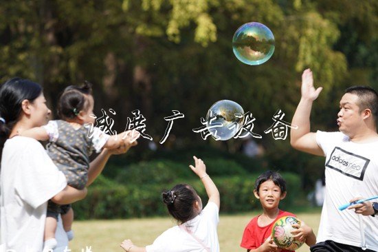 國慶假期，合肥逍遙垃圾箱津公園游人如織(組圖)