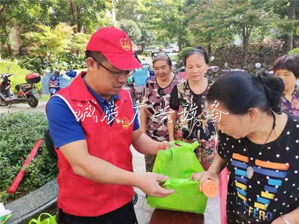 市衛(wèi)健委開展垃圾分類文化宣傳欄宣傳活動 倡導(dǎo)綠色生活方