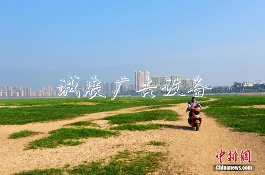 鄱陽(yáng)湖進(jìn)入枯水社區(qū)宣傳欄期 落星墩步行可達(dá)