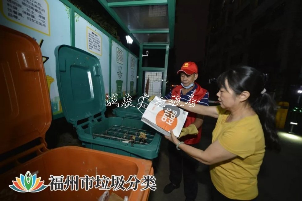 福州這里“卷地毯”式推燈箱進(jìn)垃圾分類，結(jié)果很意外?。?）