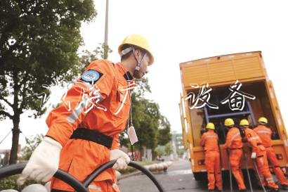 國家電網工作人員參加應急處置演練。均本報記者 袁婧攝