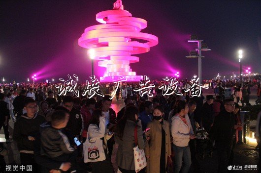 青島舉辦焰火表演 迎閱報欄燈箱跨國公司領導人青島峰會