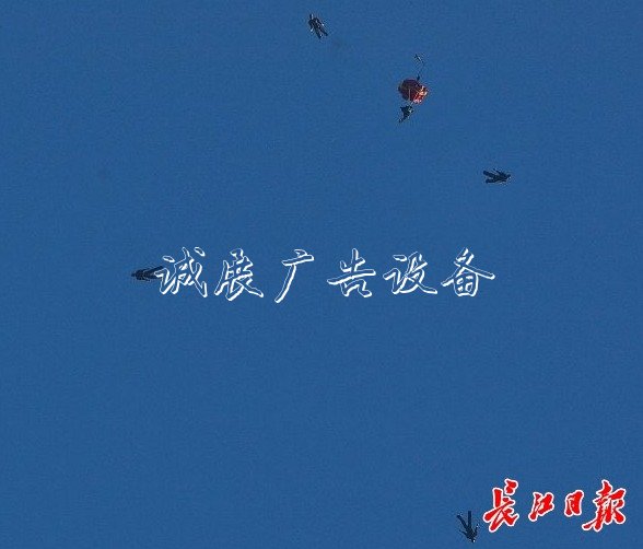 呼朋引伴，去看看社區(qū)宣傳欄軍運(yùn)會比賽丨長江評論