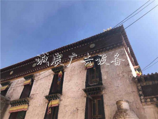 “2019行走黃河”：拉戶外廣告燈箱加鎮(zhèn)，黃河邊上解難題