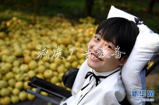 （圖片故事）（1）“斷翅小鳥”逆風(fēng)飛翔