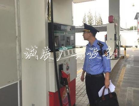 上海市奉賢區(qū)的加油站指路牌燈箱計量到底準(zhǔn)不準(zhǔn)？抽查結(jié)
