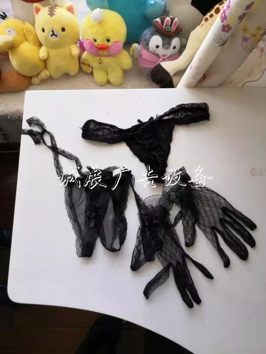 女孩拍寫真后自殺 家戶外廣告燈箱屬在其房間意外發(fā)現(xiàn)性感內