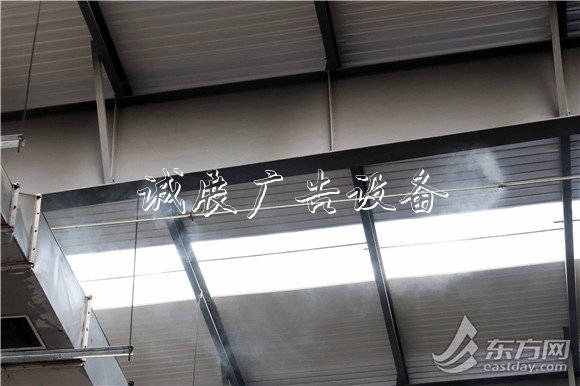進(jìn)博會垃圾收運從凌晨滾動燈箱四點開始 卸料平臺無異味