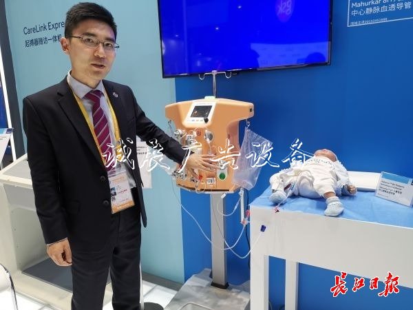 在進博會最火爆的這個宣傳欄燈箱展區(qū)，跨國巨頭涌向中國