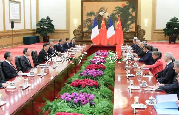 習(xí)近平舉行儀式歡迎分類垃圾亭法國總統(tǒng)訪華并同其會(huì)談