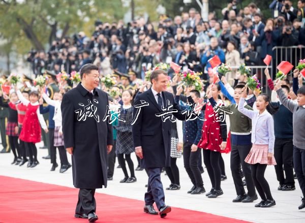 習(xí)近平舉行儀式歡迎分類垃圾亭法國總統(tǒng)訪華并同其會(huì)談