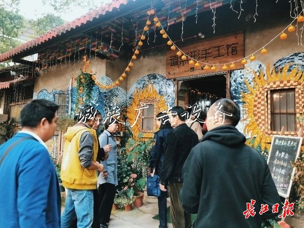 “手機(jī)內(nèi)存不夠用了”指路牌，他們用鏡頭點贊東湖文
