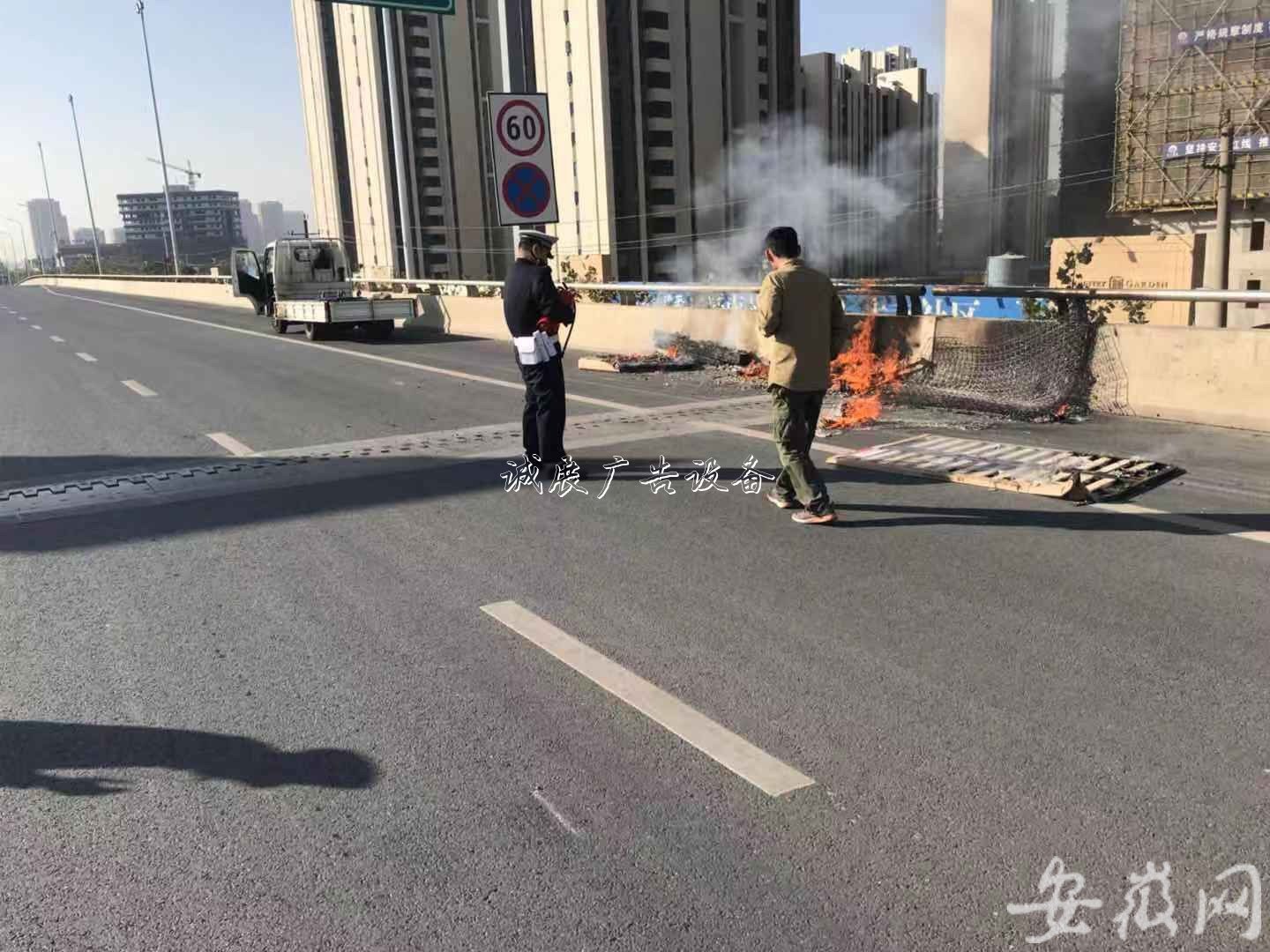 有你的快遞嗎？蕪湖一貨垃圾箱車起火 滿車的包裹化為灰燼