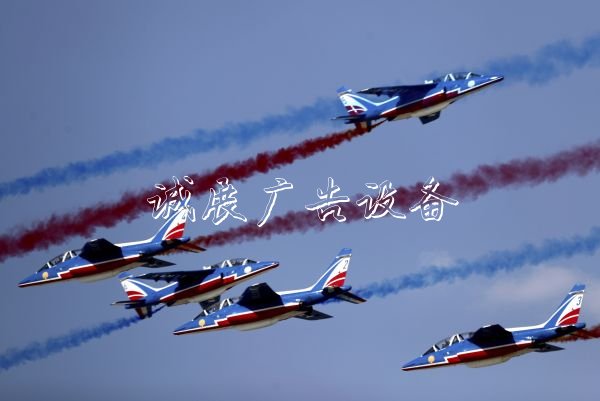 迪拜航展學(xué)校宣傳欄開幕
