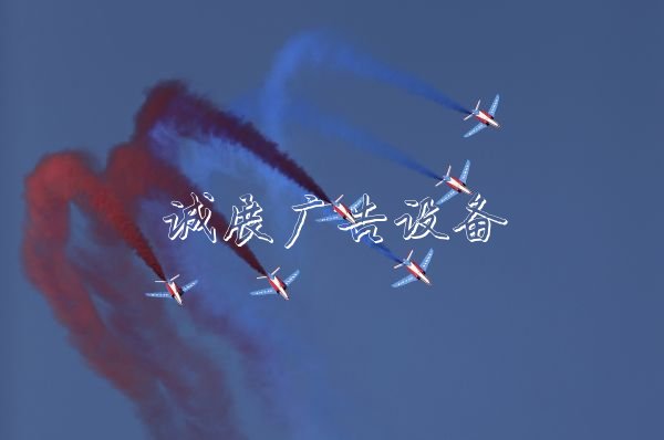 迪拜航展學(xué)校宣傳欄開幕