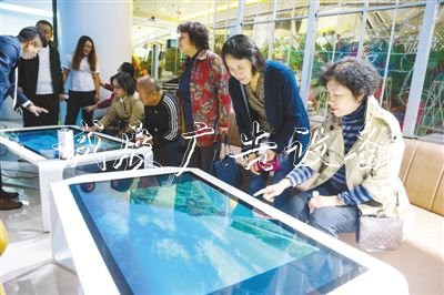 沉浸式旅游帶來新戶外廣告燈箱體驗(yàn)(消費(fèi)視窗)