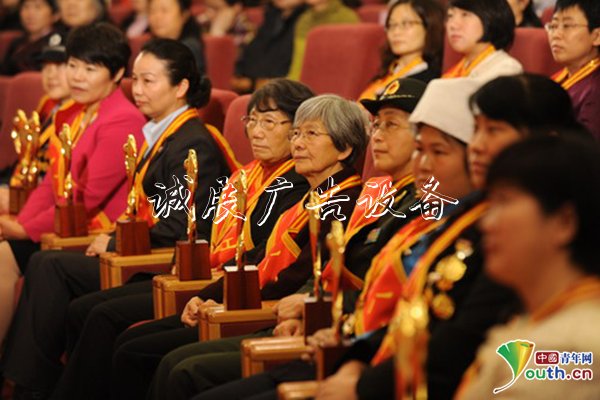 申請(qǐng)截至12月20日！全國(guó)滾動(dòng)式燈箱婦聯(lián)@你參加全國(guó)三八紅旗