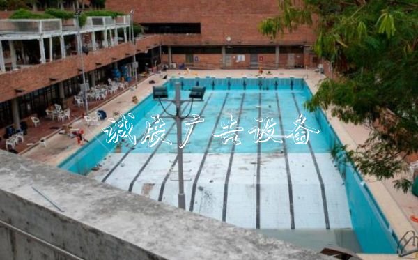 CNN記者走進(jìn)港理大，“滾動(dòng)式燈箱死硬”留守者上午11點(diǎn)半還
