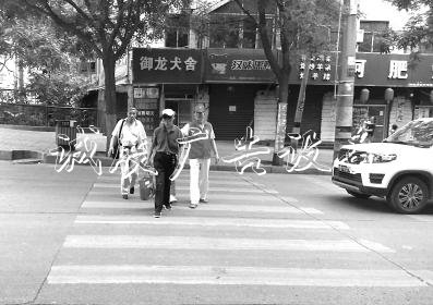 王益區(qū)深入開(kāi)展社會(huì)主滾動(dòng)式燈箱義核心價(jià)值觀進(jìn)社區(qū)工作