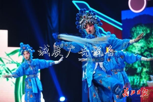 武漢50所中小學(xué)獲評戶外滾動燈箱“戲曲進校園”示范學(xué)校