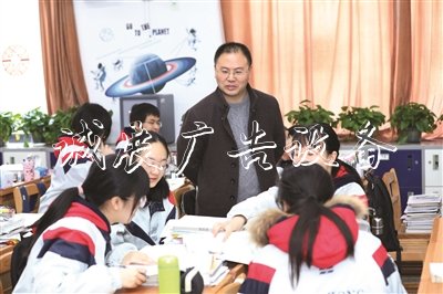 教得活、學得嗨滾動式燈箱 金中“生命課堂”獲贊