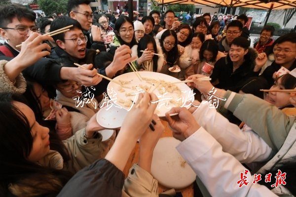 “舌尖上的武科大社區(qū)宣傳欄”美食評(píng)比大賽開賽