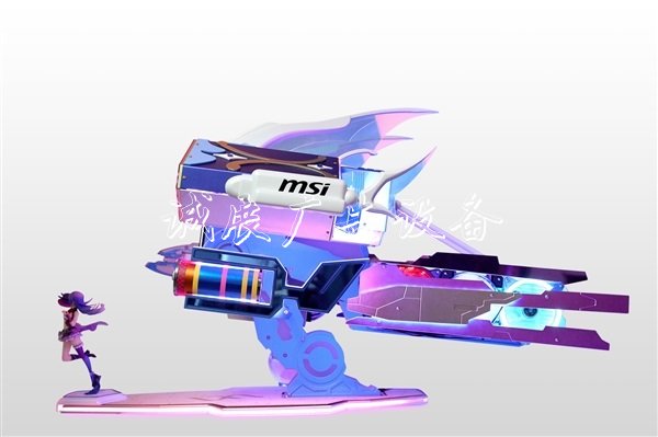 15萬元！微星B站定制指路牌燈箱版主機：超燃高達外形