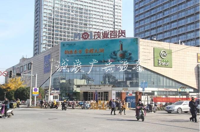 四特酒全方位戶外廣告滾動式燈箱投放，品牌傳播觸達全國