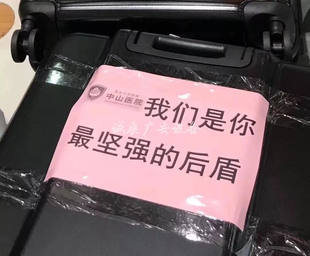 【你有多美】他戶(hù)外滾動(dòng)燈箱們?cè)谠跋⒊?  oldsrc=