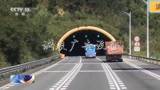 治超站形同虛設(shè) 高價(jià)路牌“路牌”為何能變超載車通