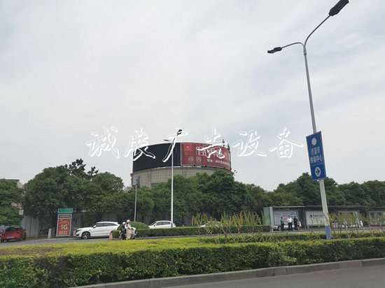 有手續(xù)沒手續(xù)一起拆？濟(jì)宣傳欄廠家源擬拆除所有戶外廣告惹爭議
