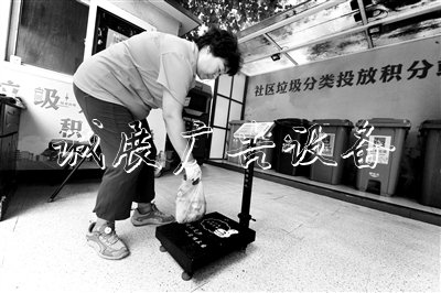 北京將研究制定垃圾運(yùn)社區(qū)宣傳欄輸車(chē)輛標(biāo)準(zhǔn) 運(yùn)輸車(chē)顏色將