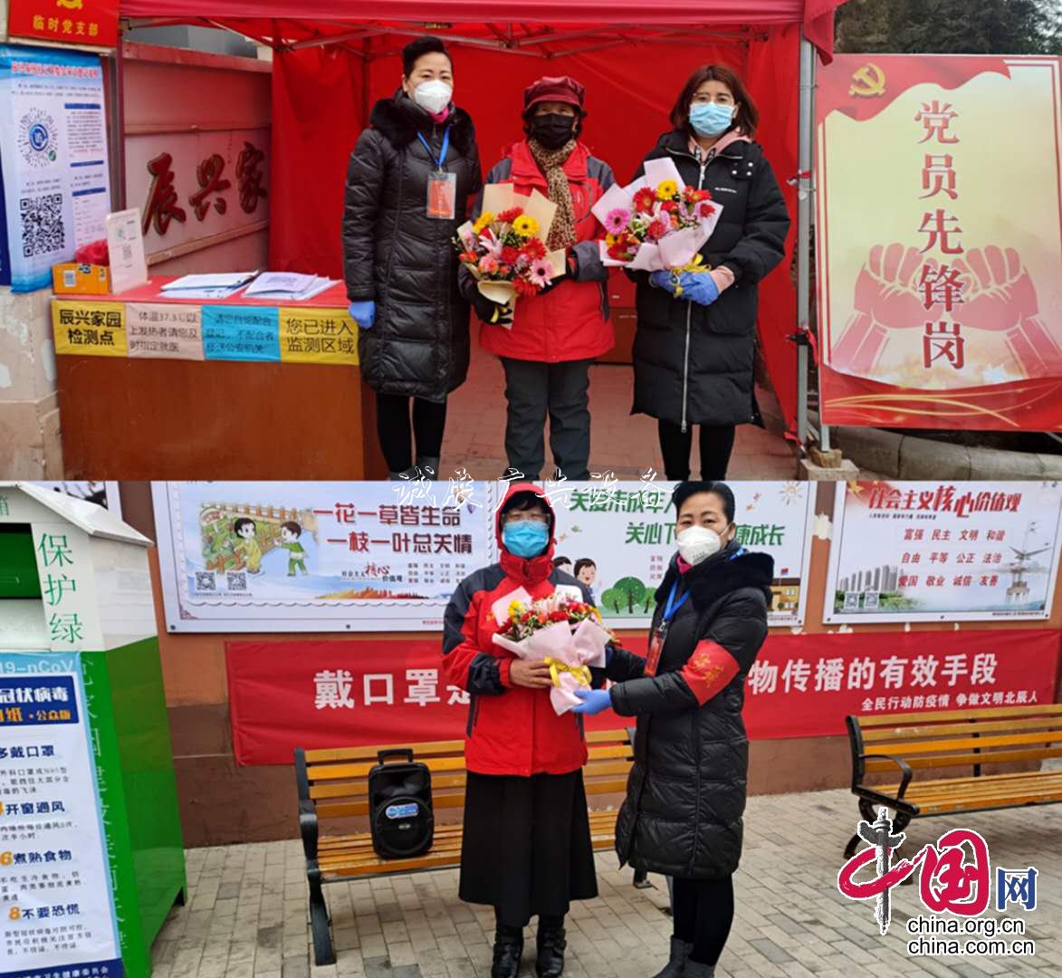柔肩亦擔重任，巾幗不讓須廣告燈箱眉——辰興家園社區(qū)巾幗在行動