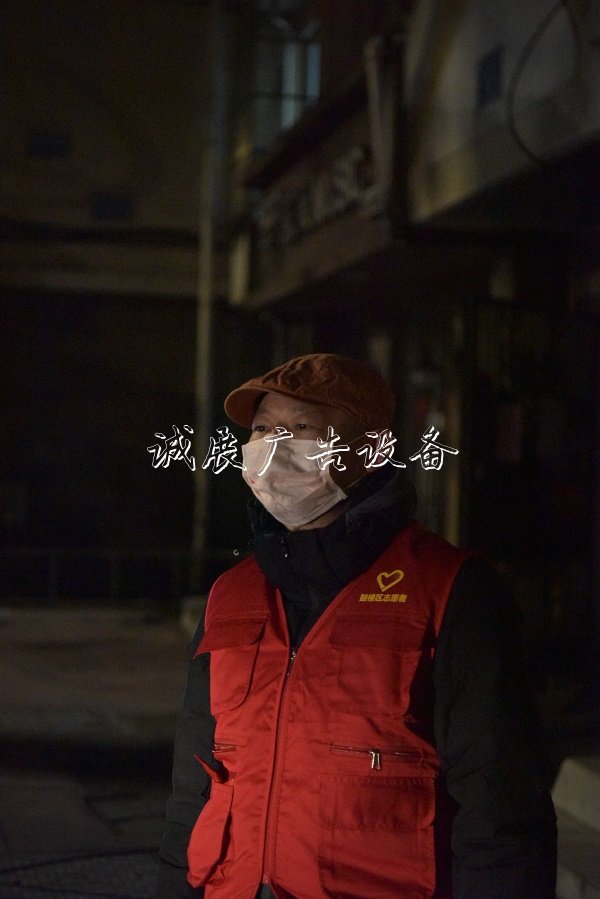 內(nèi)心有光 溫暖善良，滾動廣告燈箱看社區(qū)志愿者在防疫一線發(fā)