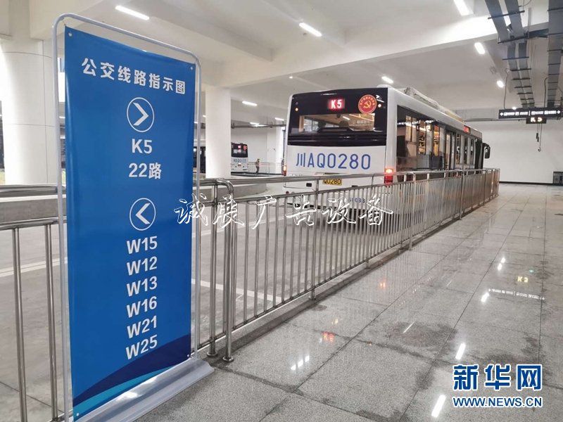 @成都溫江市民 快速公路燈燈箱交K5線(xiàn)開(kāi)到“家門(mén)口”了