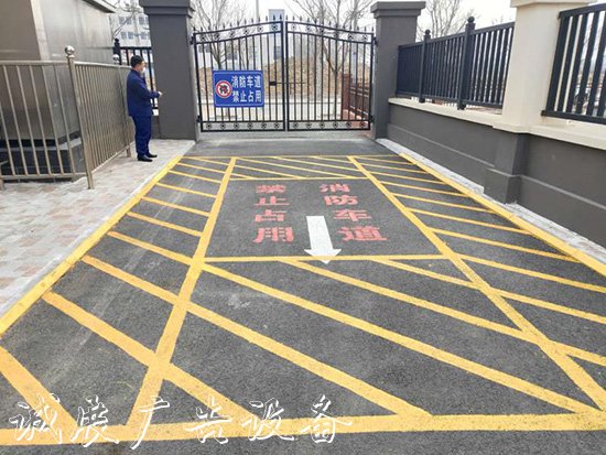 阜新市消防救援支隊(duì)彰武大隊(duì)消路牌防宣傳進(jìn)社區(qū)確保“生命通道”安全暢通