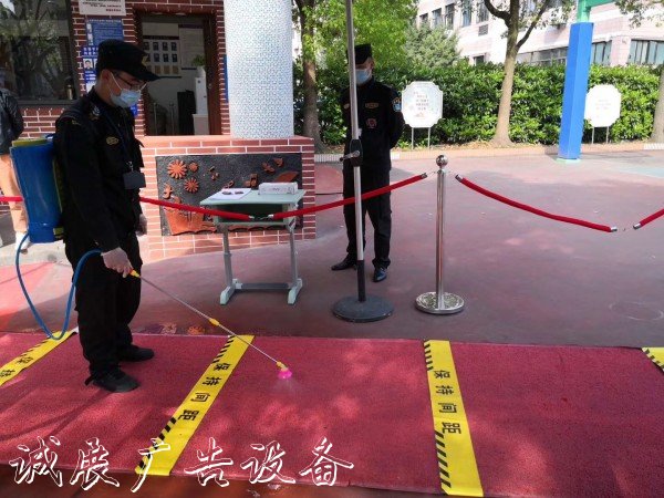 校門怎么進(jìn)，飯?jiān)趺闯蕴柲芾?，課怎么上？下周一“神