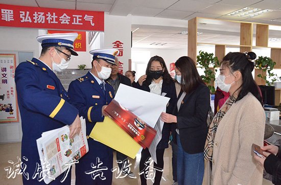 營口市消防救援支隊(duì)多措并宣傳欄廠家舉深入開展消防宣傳“進(jìn)社區(qū)”