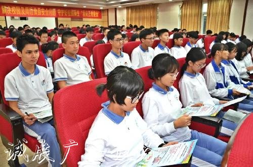  廣東省中山市開展“食品閱報(bào)欄燈箱安全與消費(fèi)維權(quán)進(jìn)校園”系列活動(dòng)