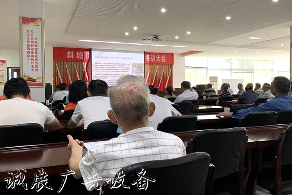 上下齊心 蘇州新東苑宣傳欄廠家社區(qū)引領垃圾分類新時尚