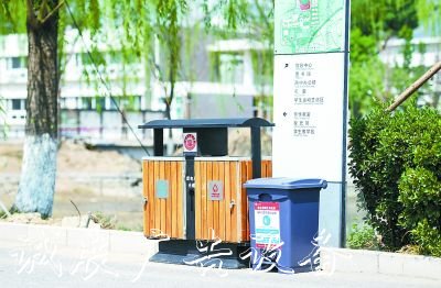 新版北京垃圾分類(lèi)條例明日戶外滾動(dòng)燈箱實(shí)施帶蓋的口罩垃圾箱成新標(biāo)配