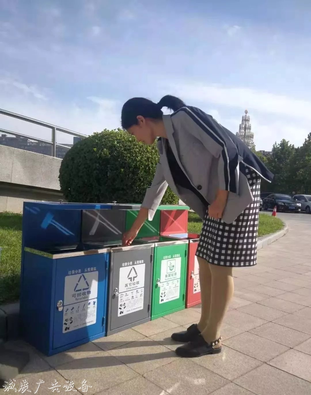 衡水市首批96個分廣告垃圾箱類垃圾箱“上崗”