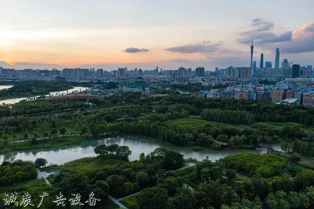 霓虹璀璨的不夜城里，太陽(yáng)能垃圾桶讓我們一起守護(hù)這片黑暗