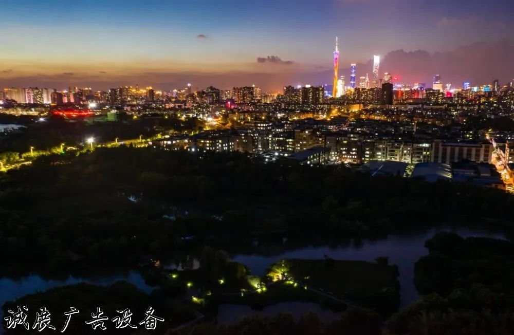 霓虹璀璨的不夜城里，太陽(yáng)能垃圾桶讓我們一起守護(hù)這片黑暗